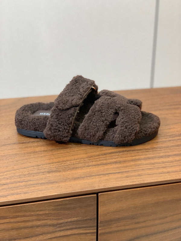 HM Chypre Sandal In Dark Brown Lamb Wool 984179