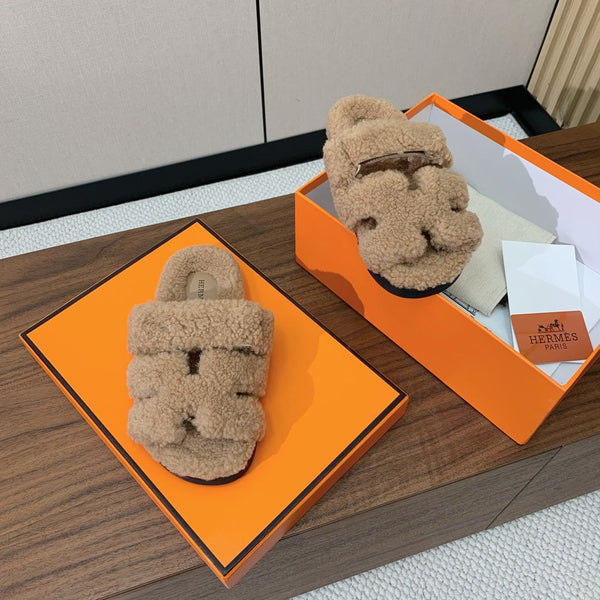 HM Chypre Sandal In Dark Beige Lamb Wool  984181