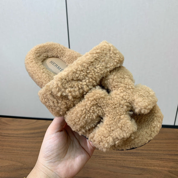 HM Chypre Sandal In Dark Beige Lamb Wool  984181