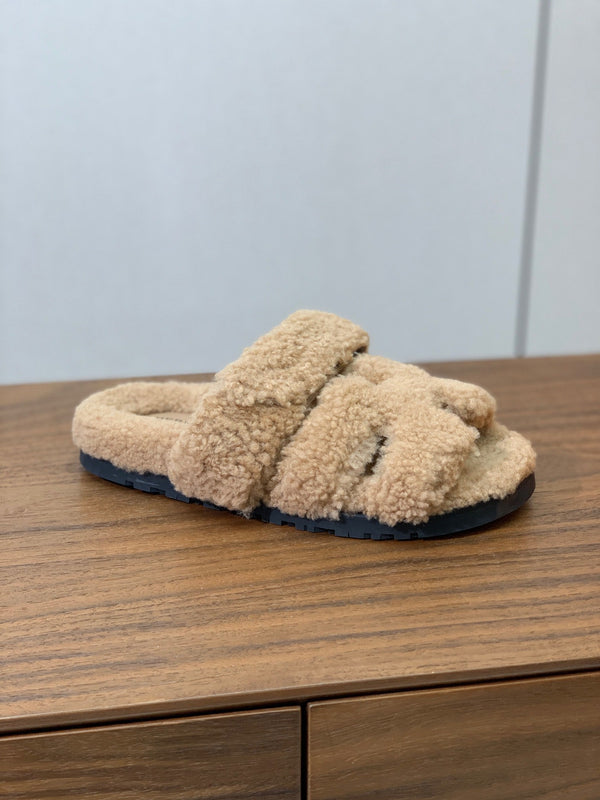 HM Chypre Sandal In Dark Beige Lamb Wool  984181