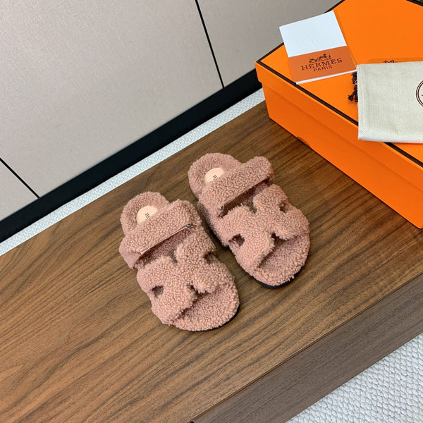 HM Chypre Sandal In Light Pink Lamb Wool  984184