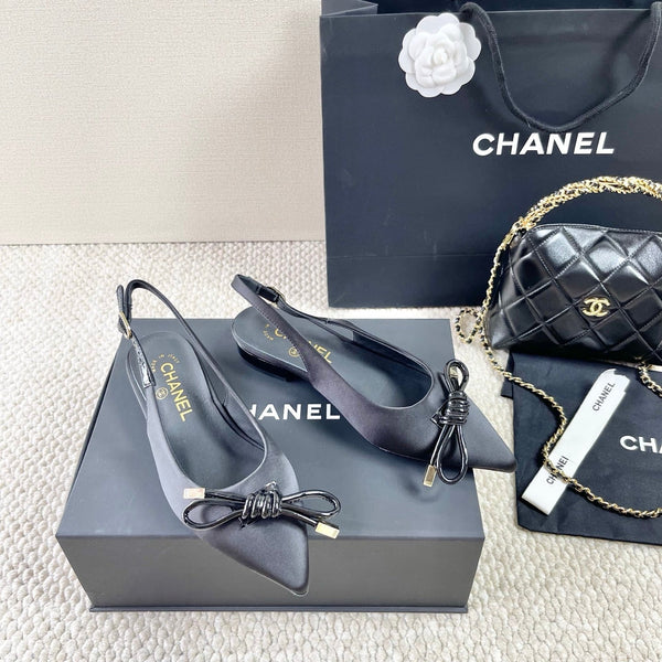 CC 25 Ballerine con cinturino posteriore in seta nera 330921