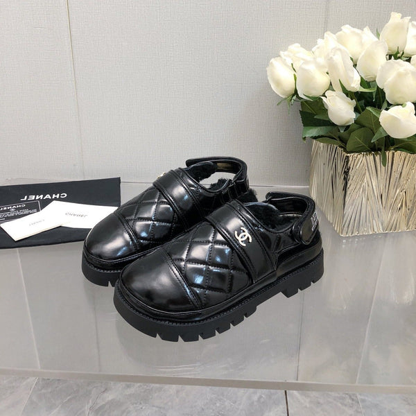 PANTOFOLA CON PLATEAU IN PELLE DI AGNELLO NERA