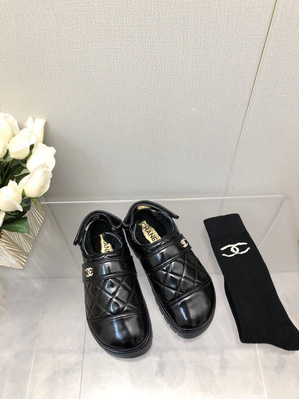 PANTOFOLA CON PLATEAU IN PELLE DI AGNELLO NERA