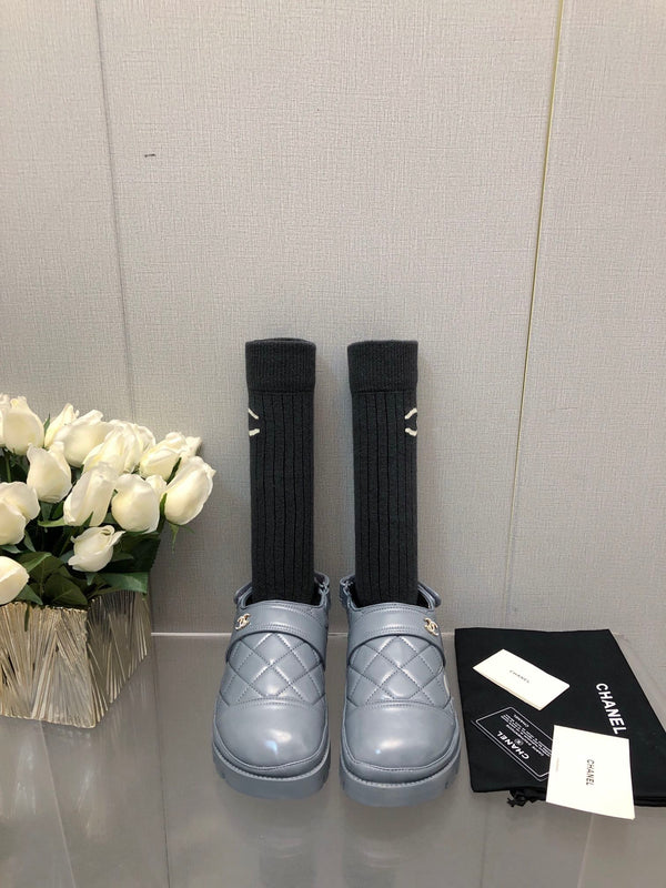 PANTOFOLA CON PLATEAU E PELLE DI AGNELLO BLU ZAFFIRO