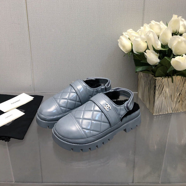 PANTOFOLA CON PLATEAU E PELLE DI AGNELLO BLU ZAFFIRO