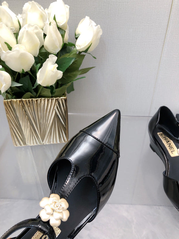 CAMELLIA CAP JANE SANDALS IN BLACK LAMBSKI