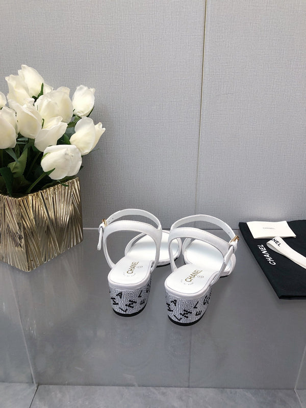 BLOCK HEEL WITH CRYSTAL 5 CM SANDAL IN WHITE FABRIC