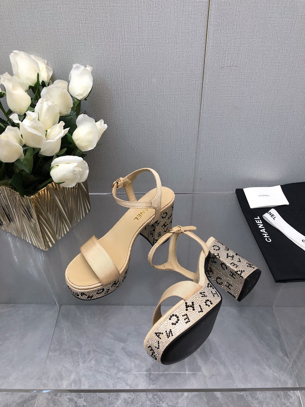 BLOCK HEEL WITH CRYSTAL 9 CM SANDAL IN SAND BROWN FABRIC