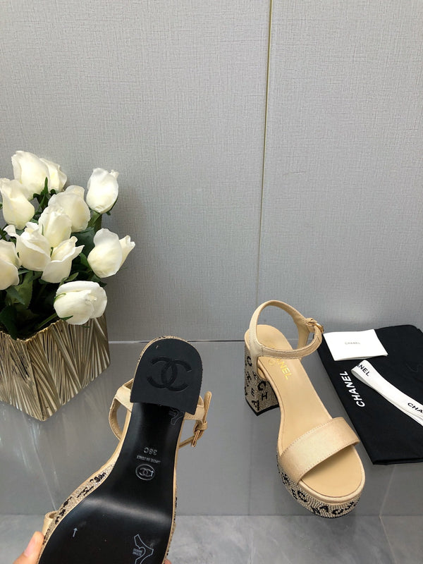 BLOCK HEEL WITH CRYSTAL 9 CM SANDAL IN SAND BROWN FABRIC