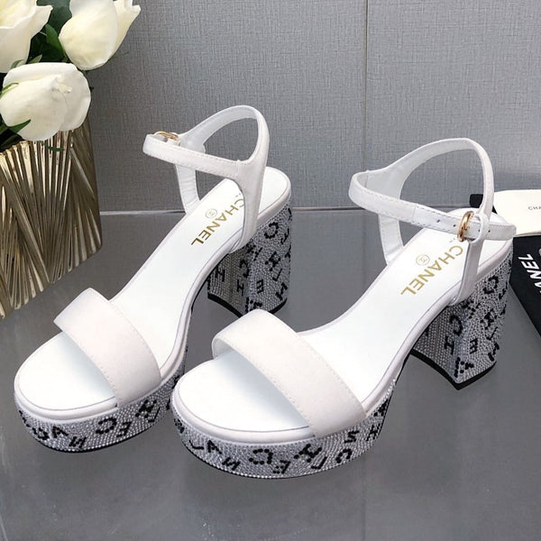 BLOCK HEEL WITH CRYSTAL 9 CM SANDAL IN WHITE FABRIC