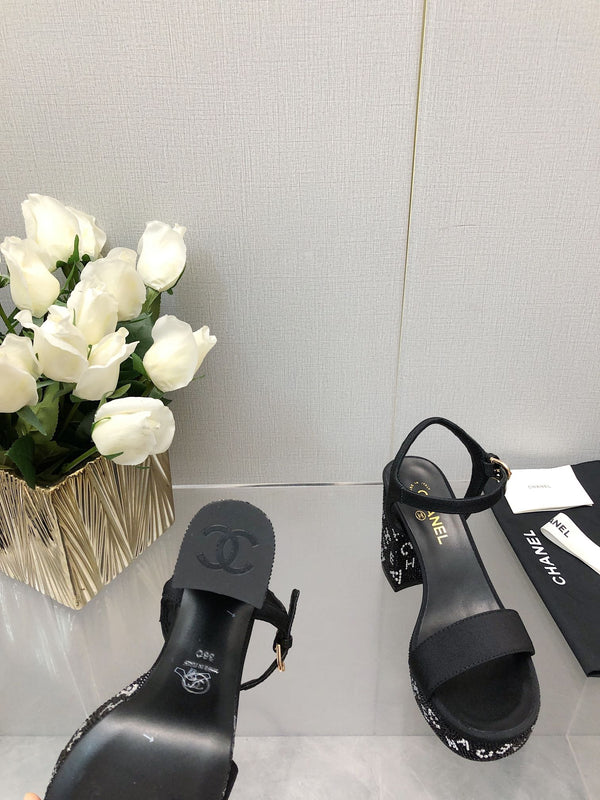 BLOCK HEEL WITH CRYSTAL 9 CM SANDAL IN BLACK FABRIC