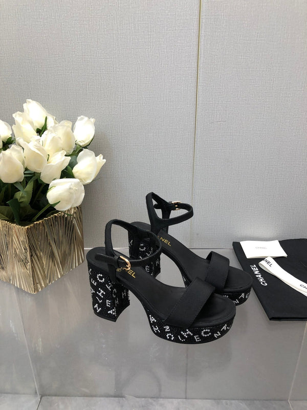 BLOCK HEEL WITH CRYSTAL 9 CM SANDAL IN BLACK FABRIC