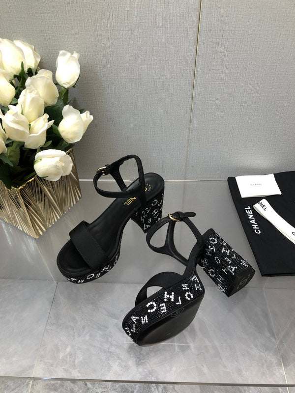 BLOCK HEEL WITH CRYSTAL 9 CM SANDAL IN BLACK FABRIC