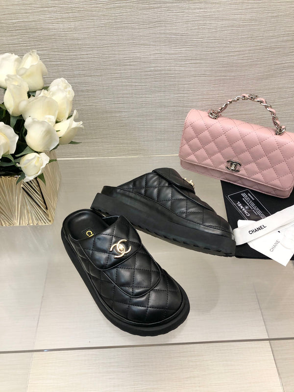 CC TURNLOCK FLAP MULES BLACK LAMBSKIN