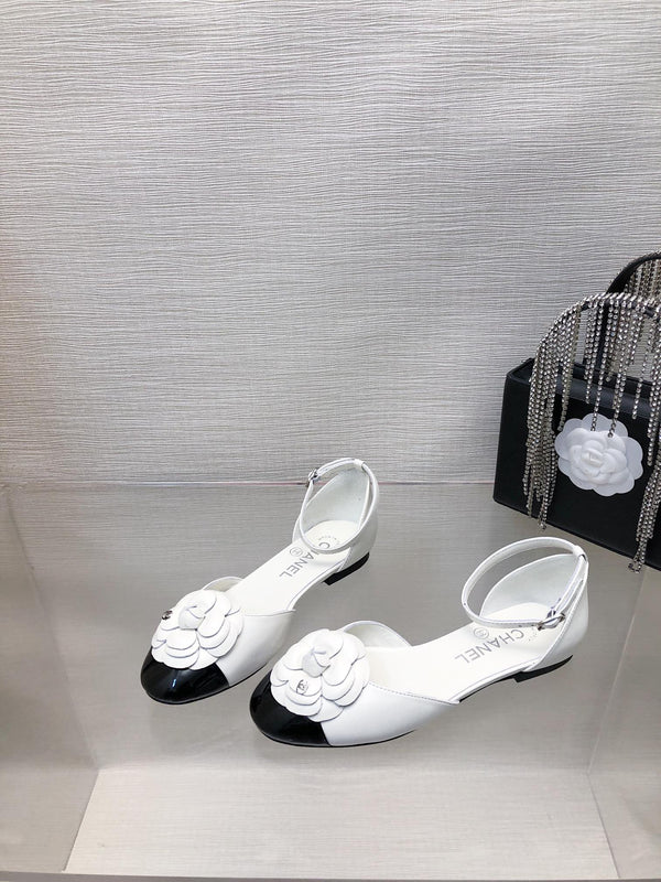 WHITE MIX BLACK LAMBSKIN CAMELLIA HOLLOW SANDAL
