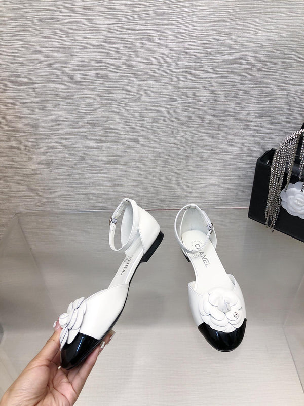 WHITE MIX BLACK LAMBSKIN CAMELLIA HOLLOW SANDAL
