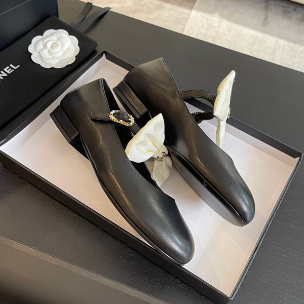 BALLERINA IN PELLE NERA CON FIOCCO BIANCO