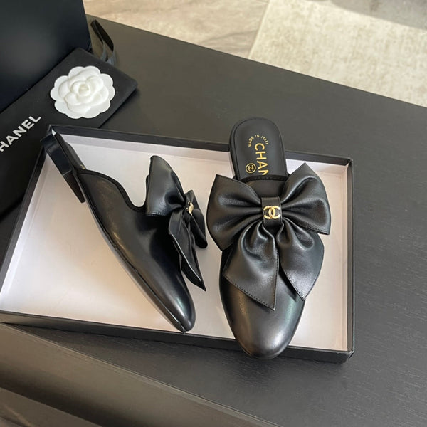 BIG BOW FLAT MULE SANDALS IN BLACK LAMBSKIN