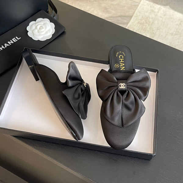 BIG BOW FLAT MULE SANDALS IN BLACK SILK