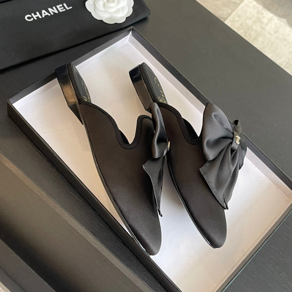 BIG BOW FLAT MULE SANDALS IN BLACK SILK