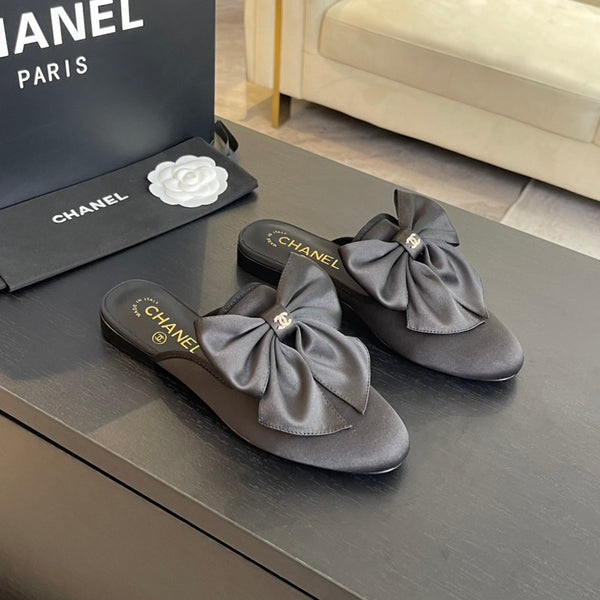 BIG BOW FLAT MULE SANDALS IN BLACK SILK