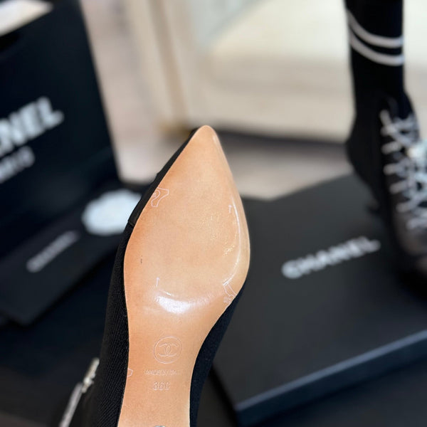 Stivaletti CC in lana e pelle di agnello con catena nera