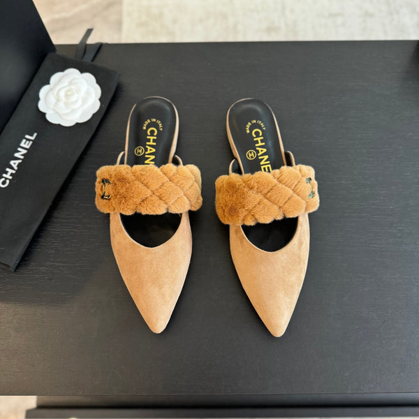 CC MULE IN SEPIA BEIGE SMOOTH FLEECE WITH GOLD HARDWARE