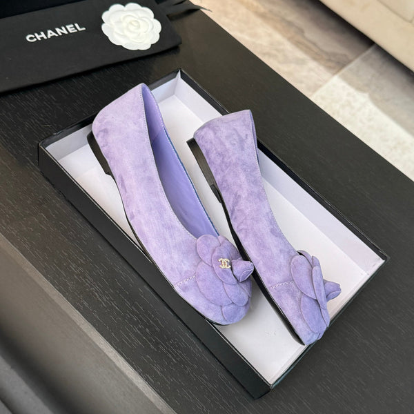 BALLERINE IN CAMOSCIO VIOLA PASTELLO CON CAMELIA