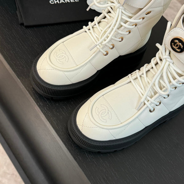 CC Short Boots White Quilted Cowhide