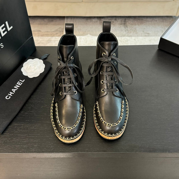 Stivaletti CC neri con catena in pelle di vitello