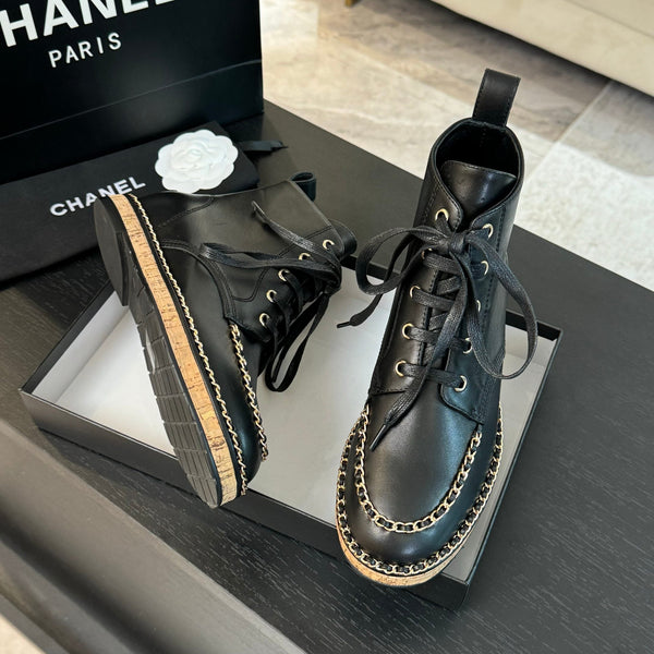 Stivaletti CC neri con catena in pelle di vitello