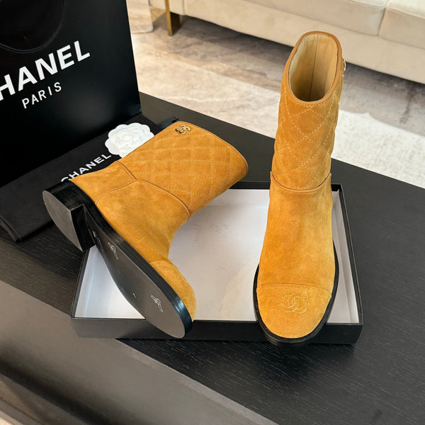 Stivaletti CC 30mm in pelle scamosciata giallo scuro trapuntata