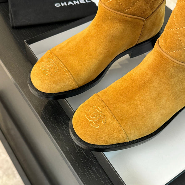 Stivaletti CC 30mm in pelle scamosciata giallo scuro trapuntata