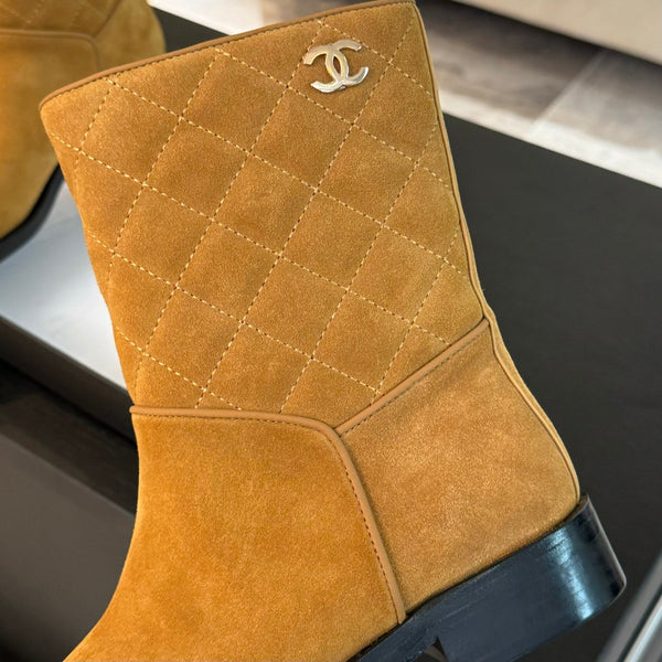 Stivaletti CC 30mm in pelle scamosciata giallo scuro trapuntata