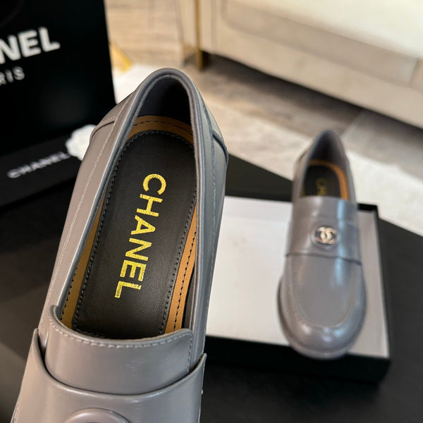 CC Moccasins Glossy Silver Gray Cowhide