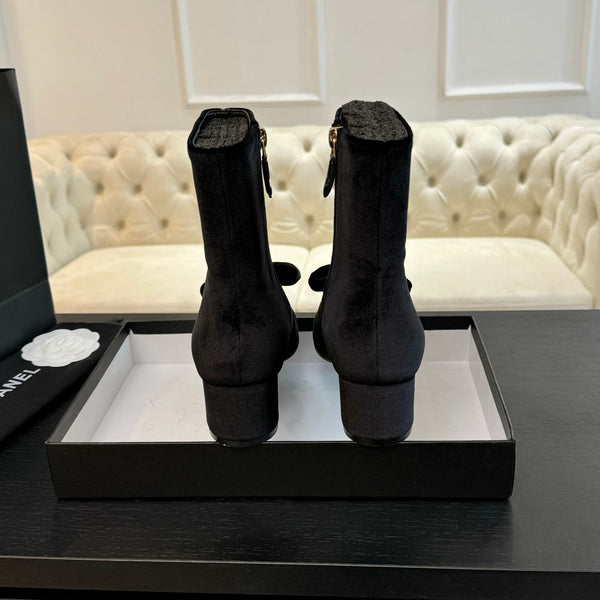 SHORT BOOTS IN BLACK VELVET AND LAMBSKIN