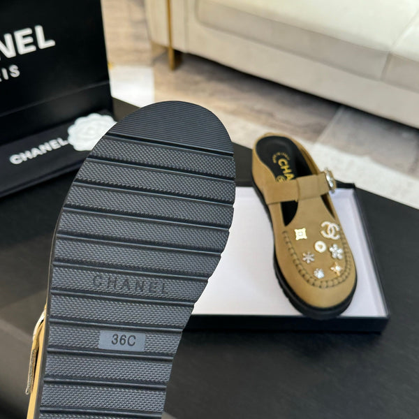 CC 25C Mule Sandal Dried Moss Imported Cowhide 212945