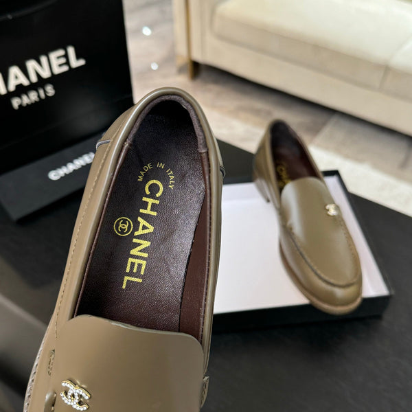 CC 25C Moccasins Bronze Olive Patent Leather