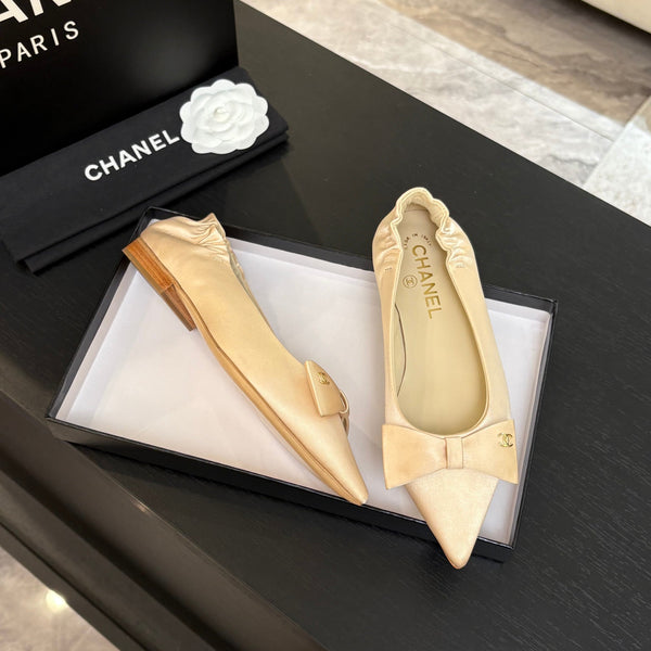 CC 25A Ballerina Beige Satin And Sheepskin 373778