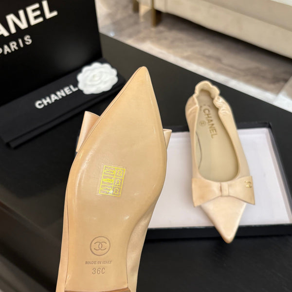 CC 25A Ballerina Beige Satin And Sheepskin 373778