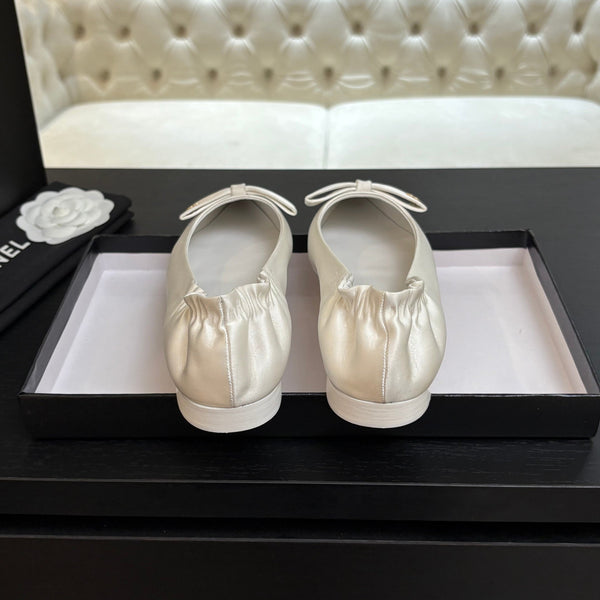 CC 25A Ballerina Ivory Satin And Sheepskin 373780