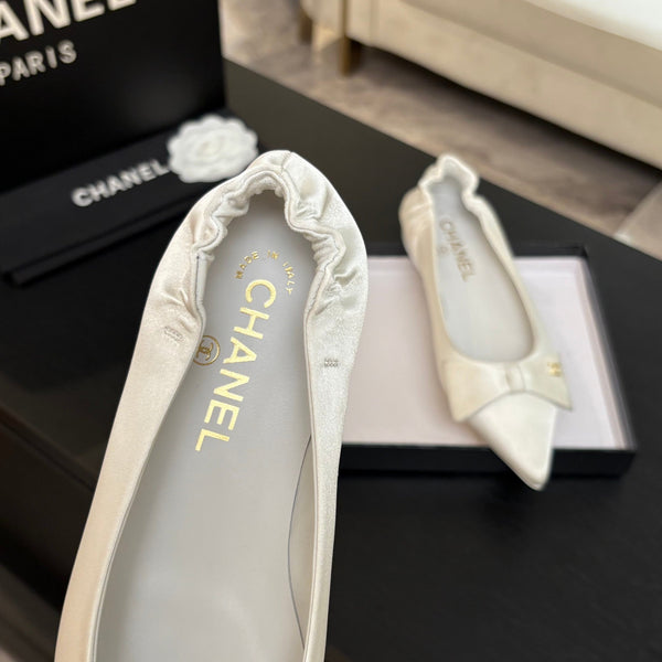 CC 25A Ballerina Ivory Satin And Sheepskin 373780