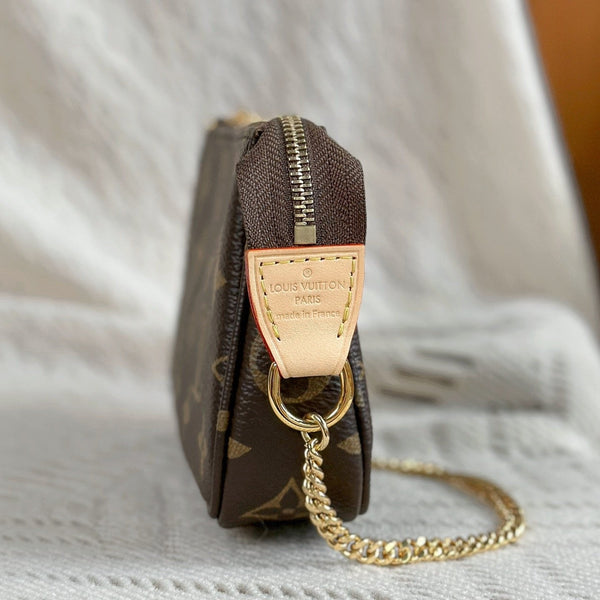 LV MINI POCHETTE ACCESSOIRES 15.5 MONOGRAM CANVAS