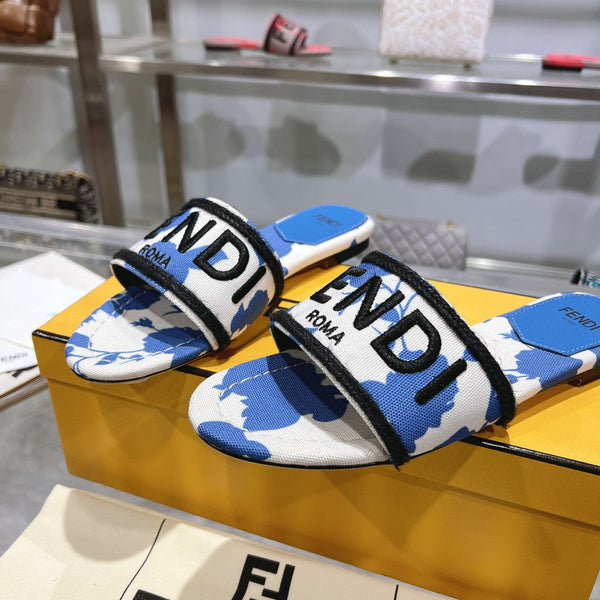 Ciabatte FF Signature da donna in tela blu e bianca