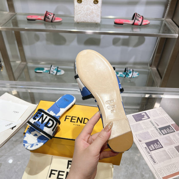 Ciabatte FF Signature da donna in tela blu e bianca