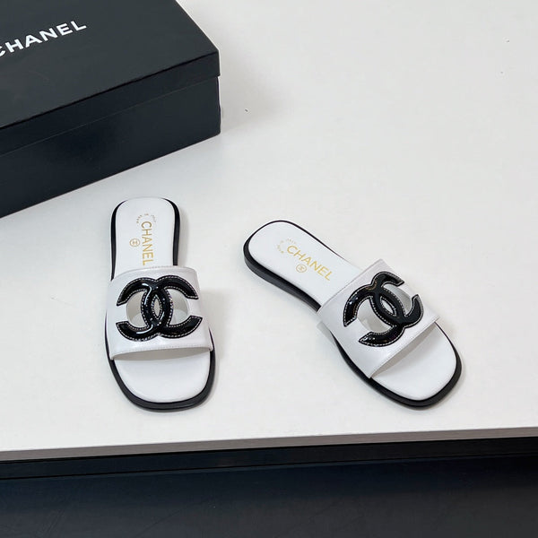 CC Slippers In White Calfskin 149748