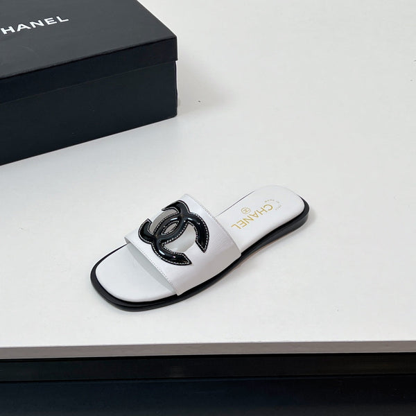 CC Slippers In White Calfskin 149748