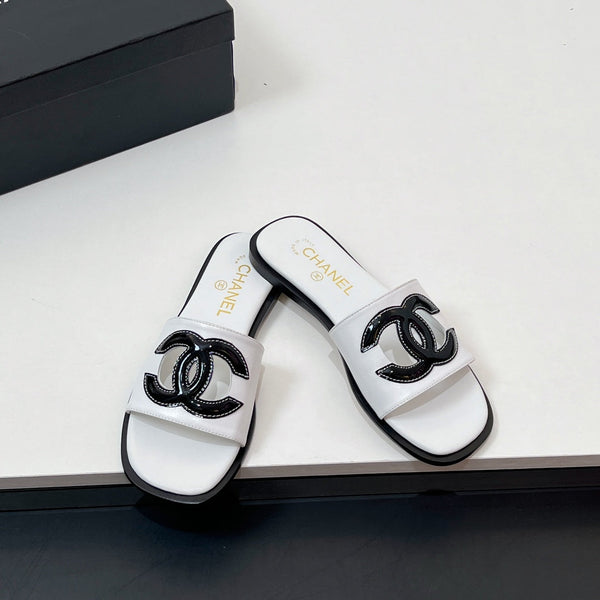 CC Slippers In White Calfskin 149748