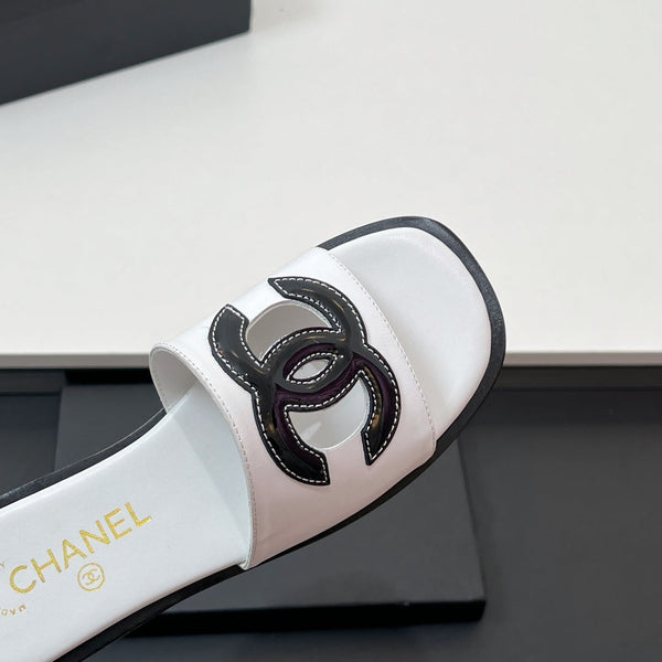 CC Slippers In White Calfskin 149748